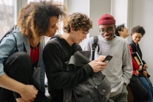 Jugendsprache verstehen: Wie neue Wörter entstehen